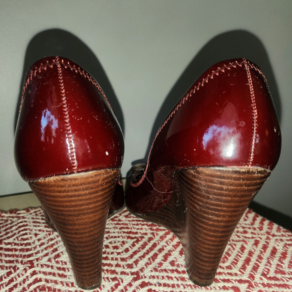 TORY BURCH Deep Red Heels - Picture 3 of 9